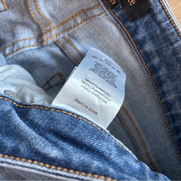 Quince Women's Straight Leg Blue Jeans - Picture 3 of 4